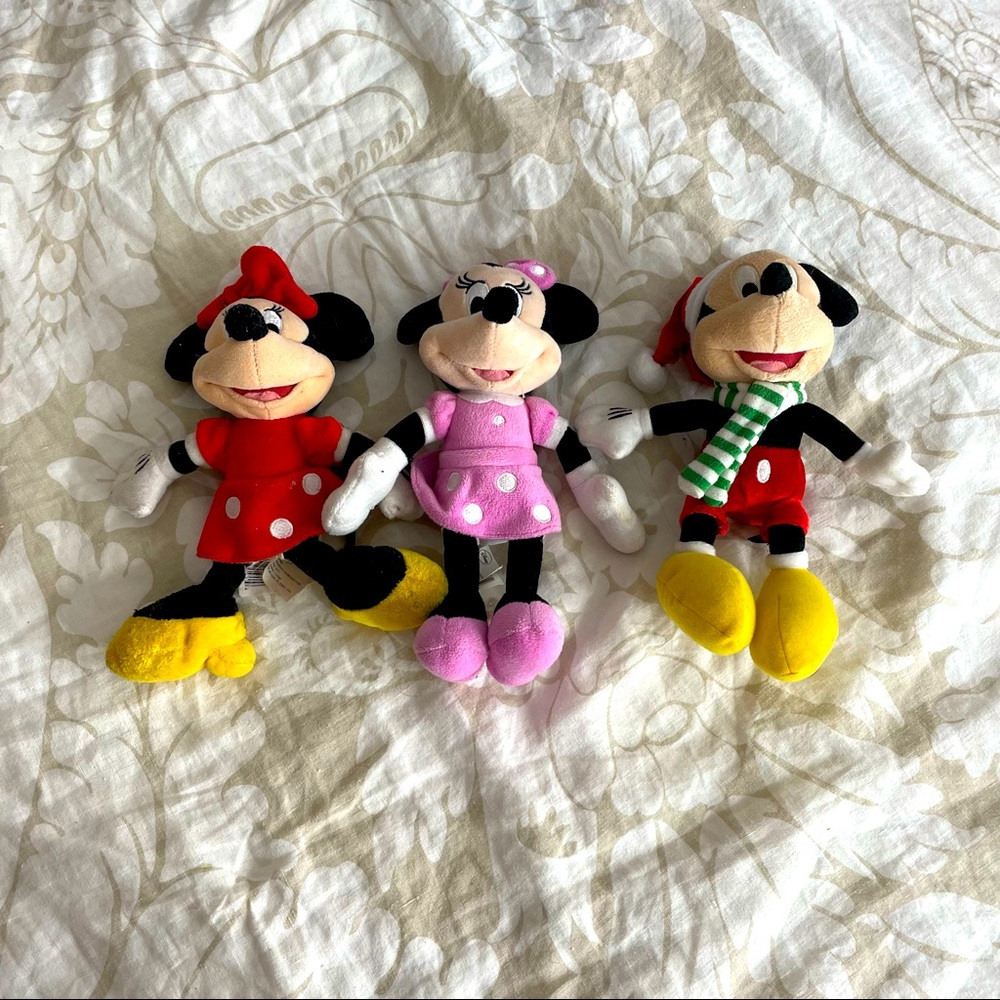 Minnie or Mickey